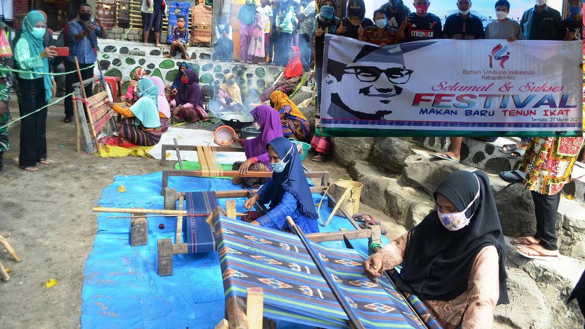 Dari Gebyar Festival Tenun Di Ternate-Alor, Sandiaga Uno Apresiasi