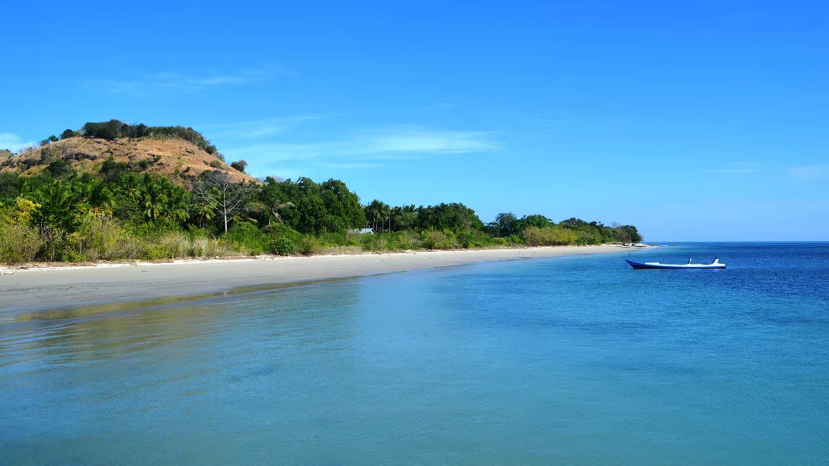 Bupati Alor Ajak Pengusaha Wisata Berinvestasi di Pantai Lianglolong