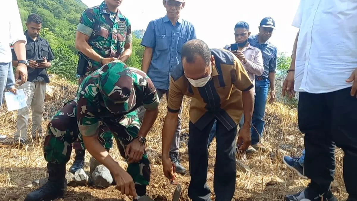 Bupati Alor dan Brigjen Josafath Duka Letakan Batu Pertama Pembangunan SPBU Afengmale. Bram: Akan Diresmikan Erik Tohir