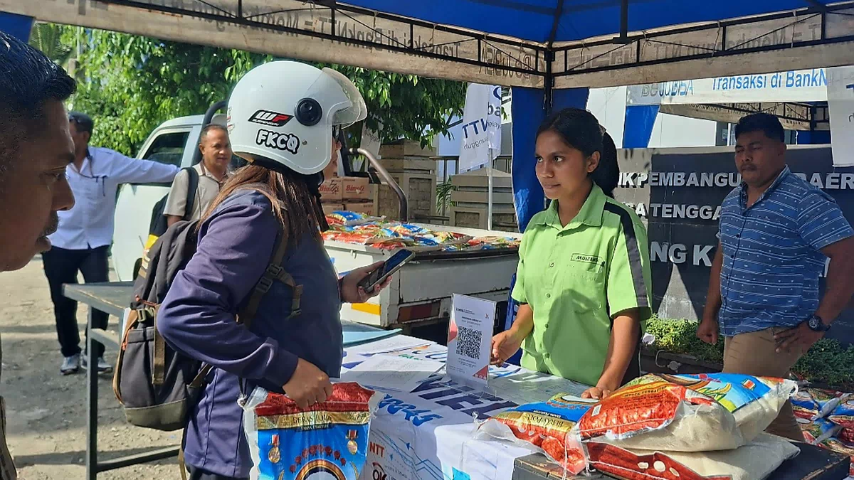 Bank NTT Kalabahi Buka Pasar Murah, Bayar Pakai QRIS