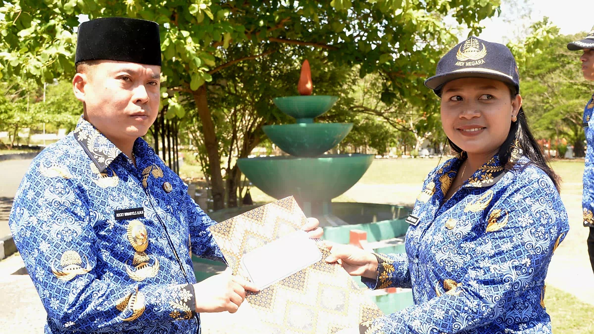 Pemkab Alor Serahkan SK CPNS dan PPPK Tahap II, Wabup: Layani Masyarakat, Jangan Provokatif di Medsos