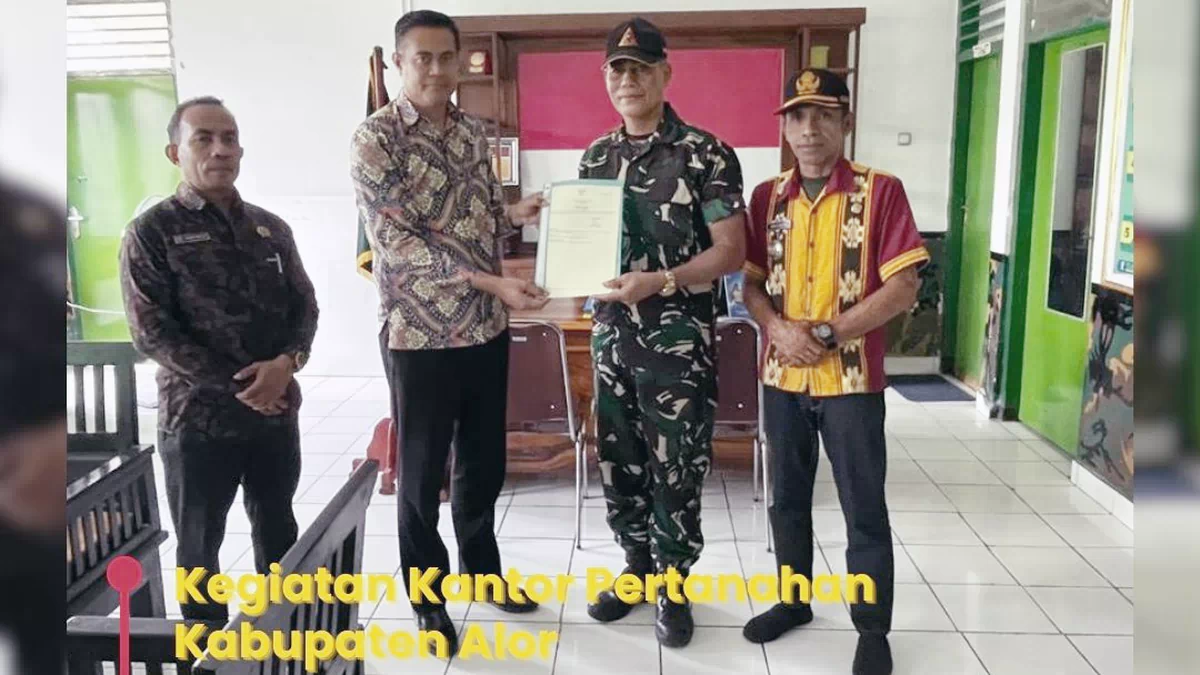 Kakantah Alor Serahkan Sertifikat Tanah Kodim 1622 Alor