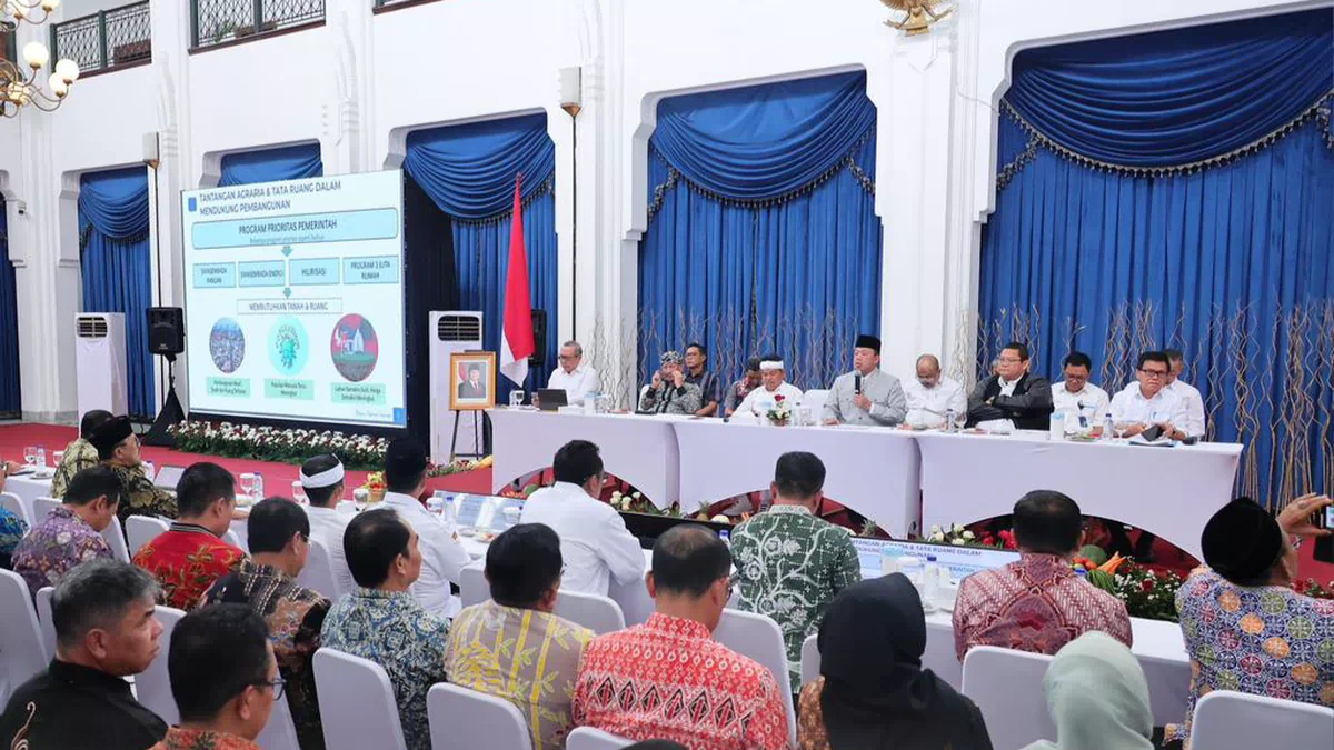Jalankan Amanat Perpres 12/2025, Menteri Nusron Minta Pemda di Jabar Revisi Rencana Tata Ruang