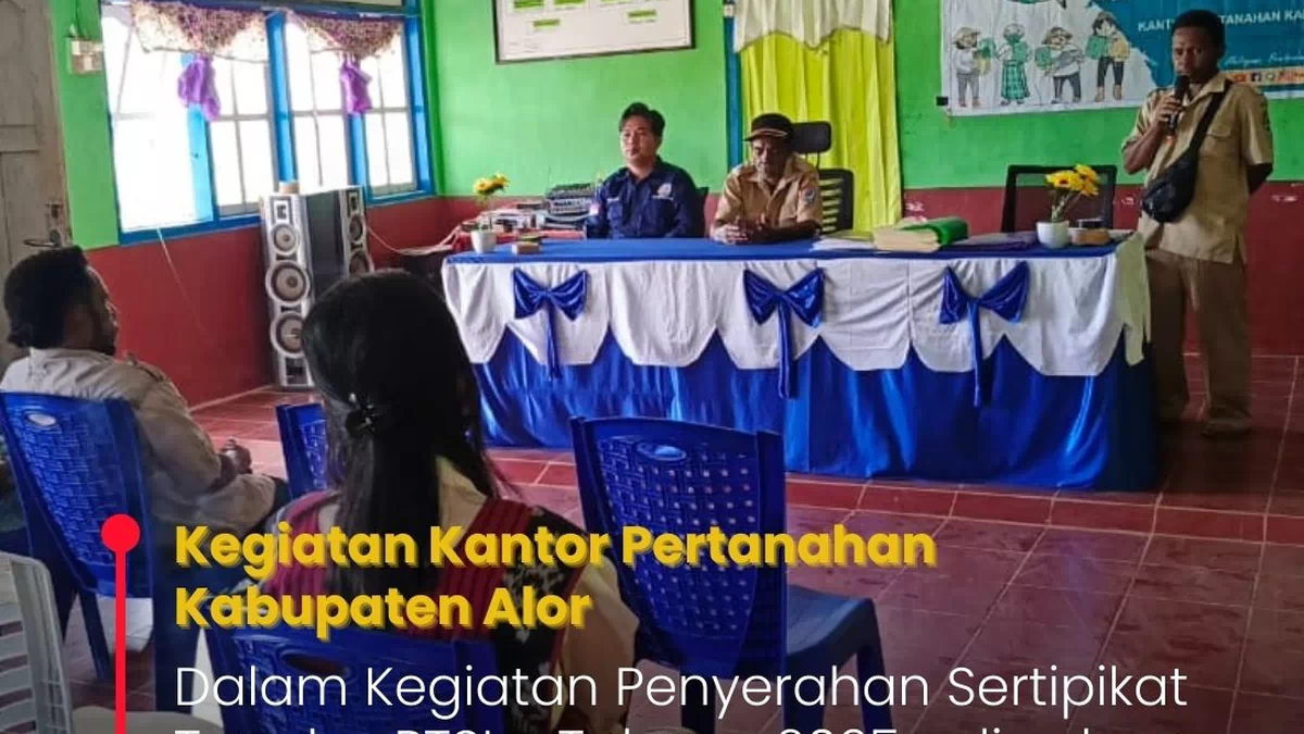 Tim Kantah Alor Serahkan 500 Sertifikat Tanah PTSL di Desa Belemana