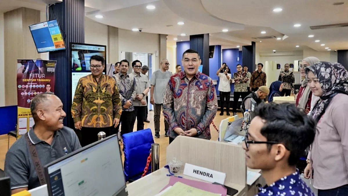 Pantau Pelayanan Kantah Kota Semarang, Wamen Ossy: Jangan Tunda Berkas, Percepat Layanan Pertanahan