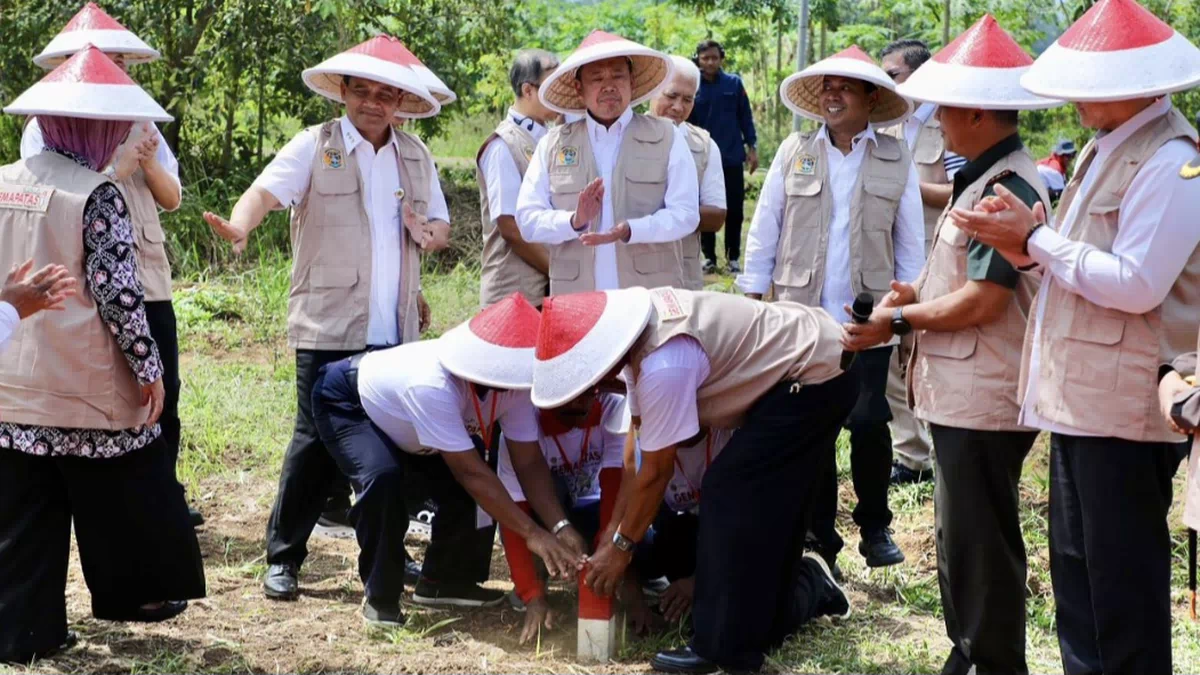 Pasang Patok, Cara Sederhana Cegah Sengketa Tanah dengan Tetangga