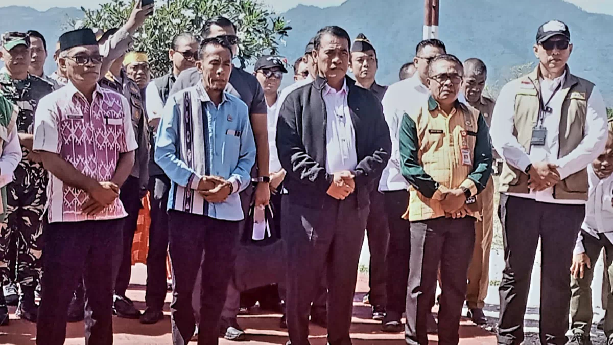 Mentan/Kepala Bapanas dan Dirut BULOG Turun Langsung ke Alor Serahkan Bantuan Pangan Perdana. Paska Aspirasi Adriano Padama di Kampus UNDIP Semarang