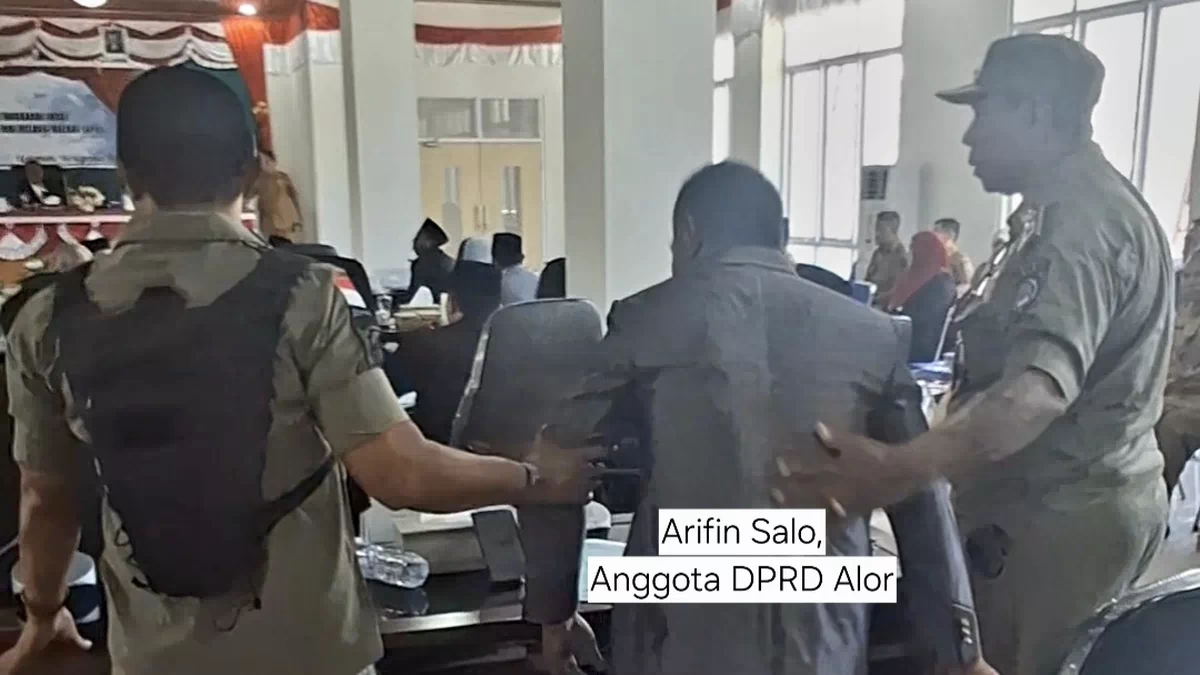 Sidang Paripurna DPRD Alor Ricuh, Arifin Salo Lempar Gelas ke Meja Pimpinan