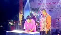 Moment Expo Alor XV, Terjalin Kerja Sama Pemerintah Dengan Perusahaan Tas Samara. Erna: Tenunan Alor Sangat Diminati