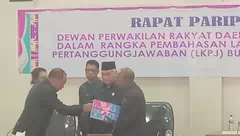 Bupati Alor Serahkan LKPj 2022 Untuk Dibahas DPRD. Belanja Operasi Rp 689 Milyar lebih