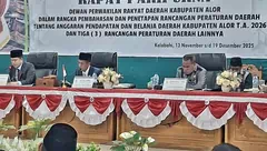 Pertanyakan Lagi Bupati Alor, Rapat Paripurna II DPRD Alor Sempat Diskors. Apa jawaban Wabup Rocky Winaryo?