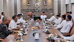 Rakor Bersama para Kepala Daerah di Kalsel, Menteri Nusron: Penentuan Lokasi LP2B Menjadi Kewenangan Daerah