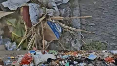 Astaga, Sampah Pasar Dalam Kota Kalabahi Dibuang ke Tepi Jalan Protokol, Padahal Tamu dari 22 Kabupaten/Kota Mulai Berdatangan