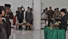 Wow, Tak Ada Makan Siang Gratis, Begitu Penekanan Wabup Alor Usai Lantik 200-an Pejabat. 17 Pejabat Eselon IIB Digeser, 17 Lainnya Dipertahankan