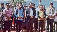 Mentan/Kepala Bapanas dan Dirut BULOG Turun Langsung ke Alor Serahkan Bantuan Pangan Perdana. Paska Aspirasi Adriano Padama di Kampus UNDIP Semarang